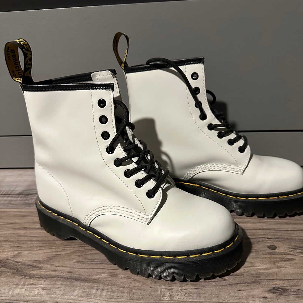 Dr Martins lace up boot